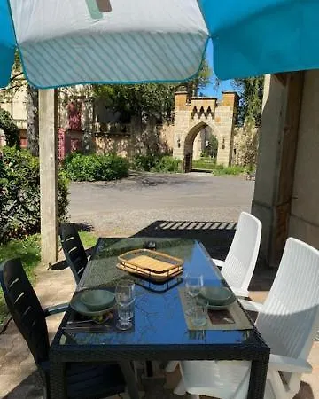 Konukevi Chateau De La Grange 3*