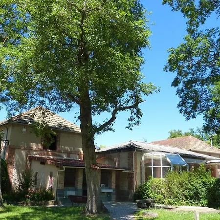 Chateau De La Grange Les Pradeaux